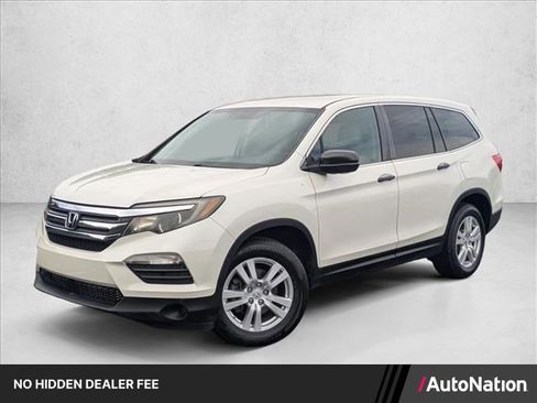 Certified 2017 Honda Pilot LX image 1