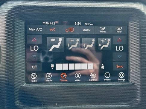 Used 2022 Jeep Wrangler Sport AWD/4WD image 16