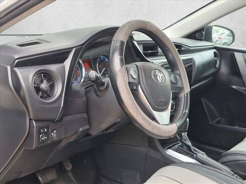 Used 2018 Toyota Corolla L FWD image 2