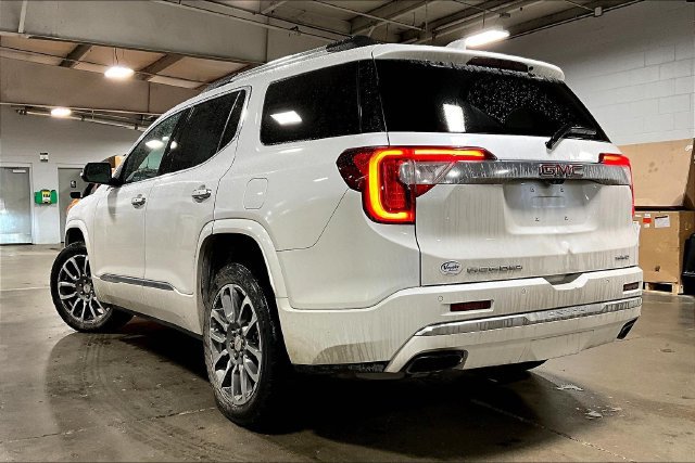 Used 2022 GMC Acadia Denali w/ Denali Ultimate Package AWD/4WD image 3