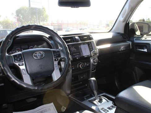 Used 2020 Toyota 4Runner SR5 Premium w/ Moonroof Package RWD image 19