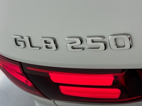 New 2026 Mercedes-Benz GLB 250 image 8