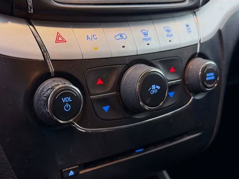 Used 2018 Dodge Journey SE w/ Popular Equipment Group FWD image 17