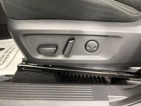 Used 2022 Nissan Rogue SV image 32