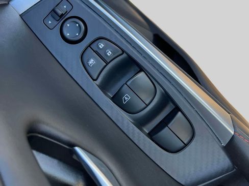 Used 2025 Nissan Sentra SR w/ SR Premium Package FWD image 17