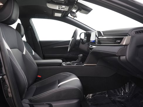 Used 2025 Toyota Camry SE image 10