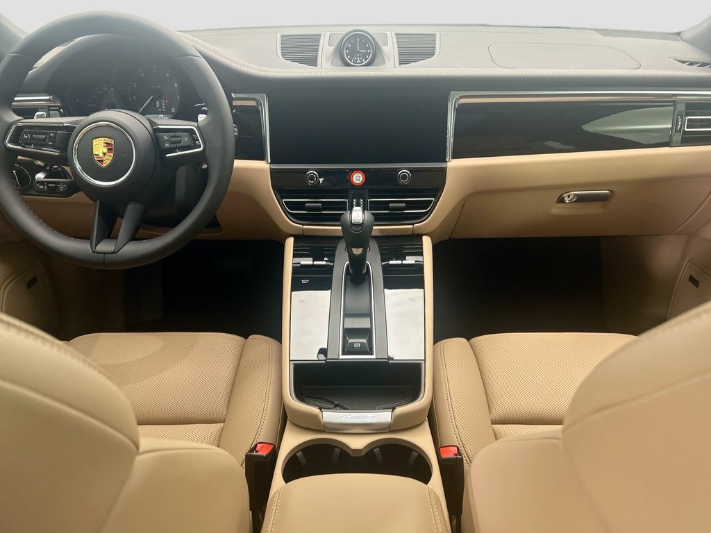 Used 2026 Porsche Macan AWD/4WD image 15