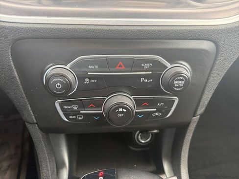 Used 2021 Dodge Charger SXT RWD image 9