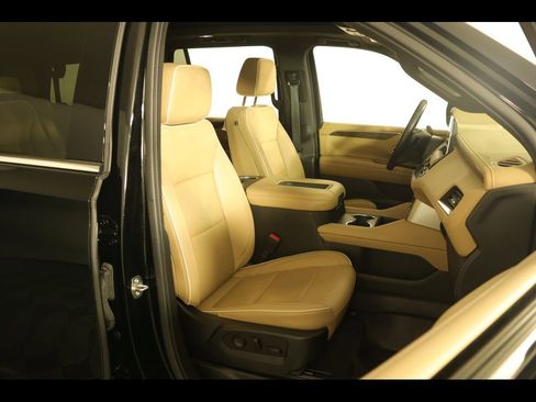 Used 2021 Chevrolet Tahoe Premier w/ Premium Package image 33