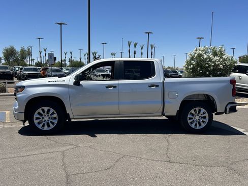 Used 2022 Chevrolet Silverado 1500 Custom RWD image 2