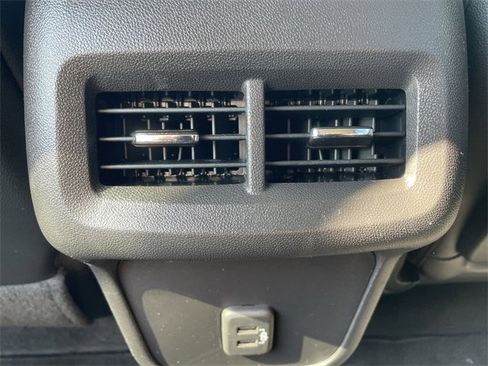 Used 2024 GMC Terrain SLT image 20