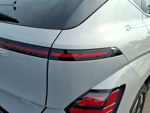 Certified 2024 Hyundai Kona Limited FWD image 14