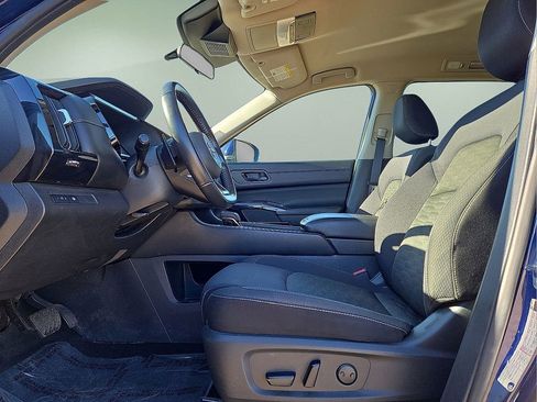 Used 2024 Nissan Pathfinder SV image 21