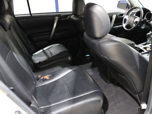 Used 2012 Toyota Highlander image 16