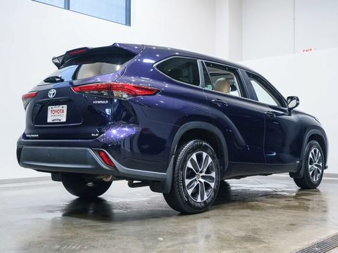 Used 2023 Toyota Highlander XLE AWD/4WD image 9