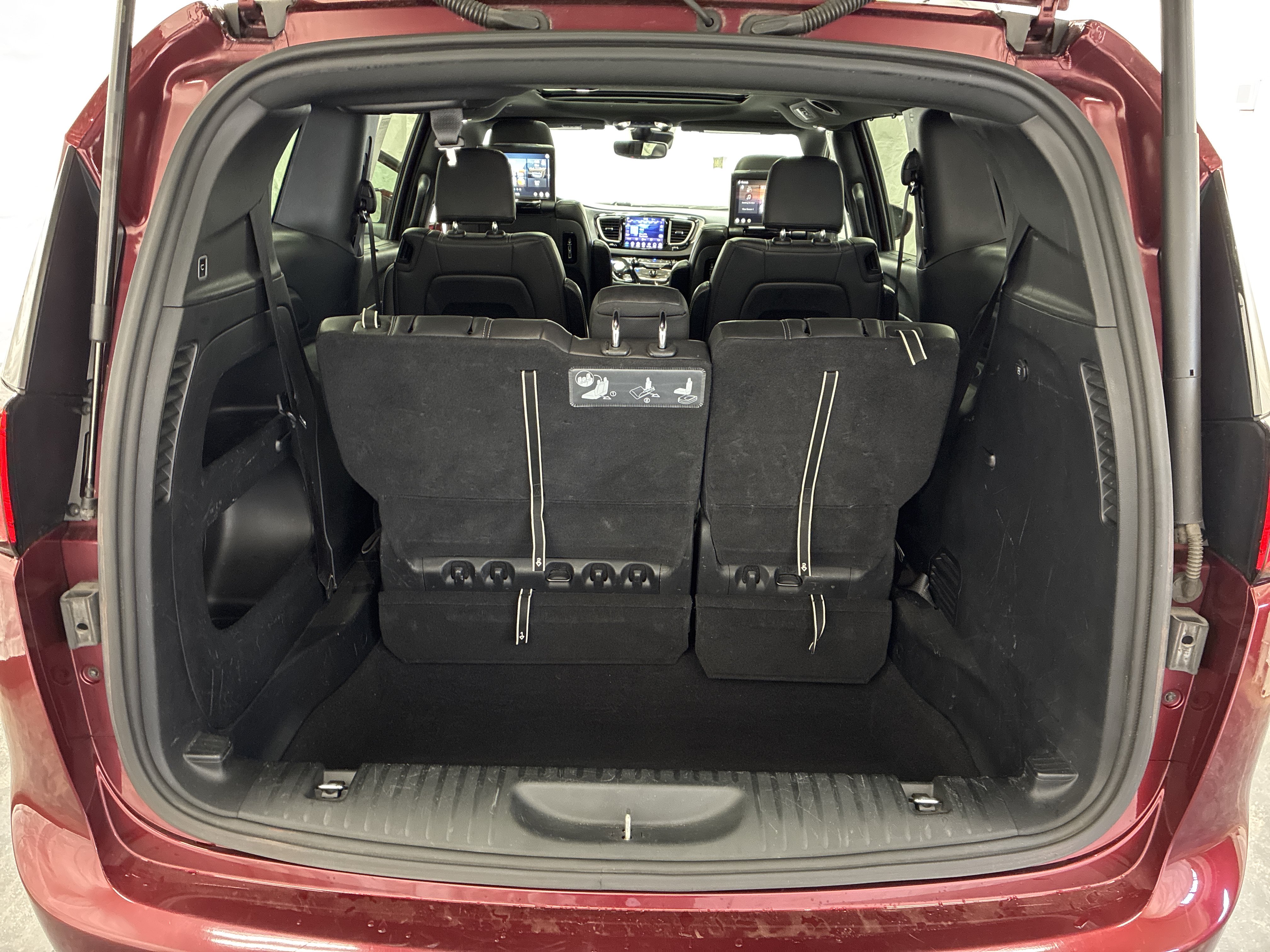 Used 2020 Chrysler Pacifica Touring-L Plus w/ Advanced Safetytec Group FWD image 8