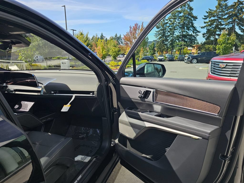 New 2027 Cadillac Vistiq Luxury AWD/4WD image 12