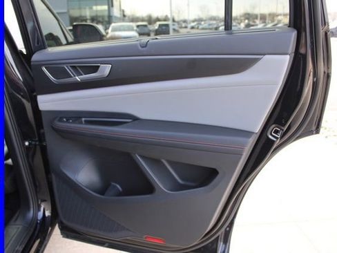 Used 2025 Volkswagen Atlas Peak Edition SE image 25