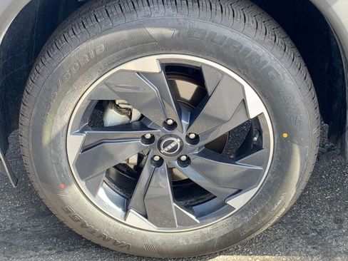 Used 2025 Nissan Rogue SV image 32