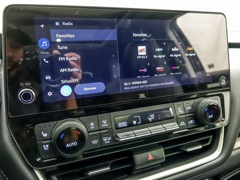 Used 2025 Toyota Grand Highlander AWD image 16