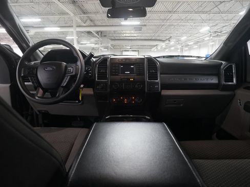 Used 2018 Ford F250 XLT w/ Snow Plow Prep Package AWD/4WD image 5
