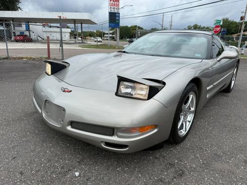 Used 2000 Chevrolet Corvette Coupe w/ Roof Pkg RWD image 9