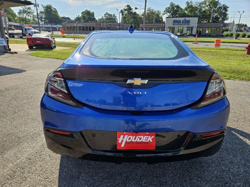 Used 2017 Chevrolet Volt Premier w/ Driver Confidence II Package FWD image 7