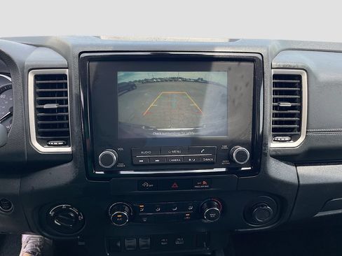 Used 2024 Nissan Frontier SV AWD/4WD image 13