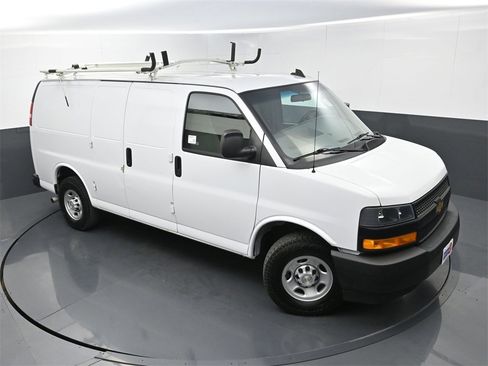 Used 2022 Chevrolet Express 2500 w/ Driver Convenience Package image 27