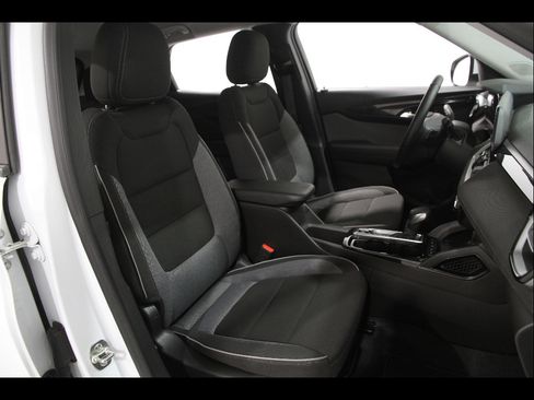 Certified 2024 Chevrolet TrailBlazer LT w/ LT Cold Weather Package image 17