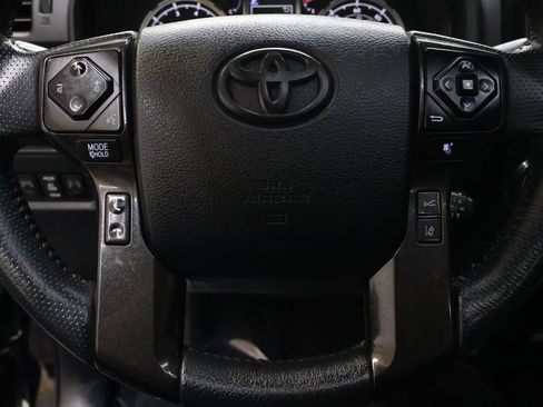 Used 2020 Toyota 4Runner TRD Off-Road Premium w/ Moonroof Package AWD/4WD image 18