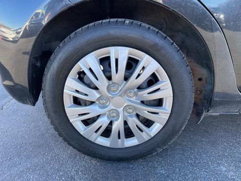 Used 2013 Toyota Yaris LE image 9