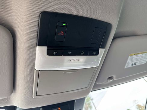 Used 2023 Nissan Rogue SV image 32