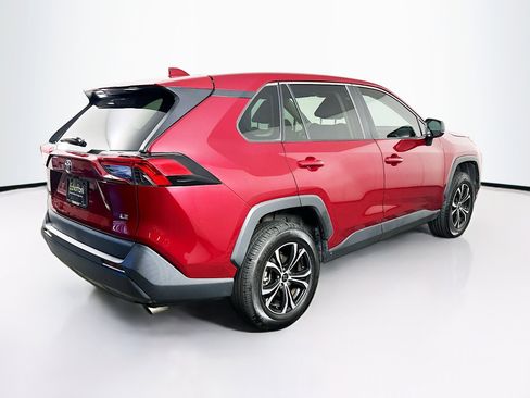 Used 2022 Toyota RAV4 LE image 9