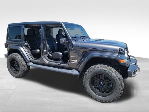 Used 2019 Jeep Wrangler Unlimited Sahara w/ Uconnect 4C Nav & Sound Group AWD/4WD image 3
