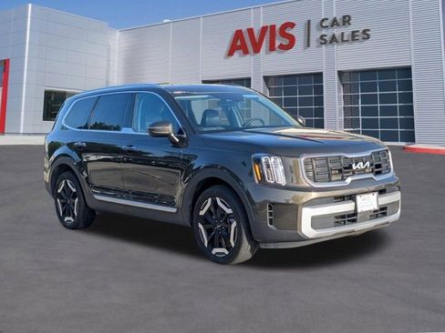 Used 2025 Kia Telluride S FWD image 3