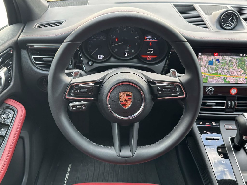Used 2025 Porsche Macan AWD/4WD image 16