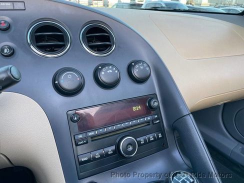 Used 2006 Pontiac Solstice Convertible w/ Premium Package RWD image 16