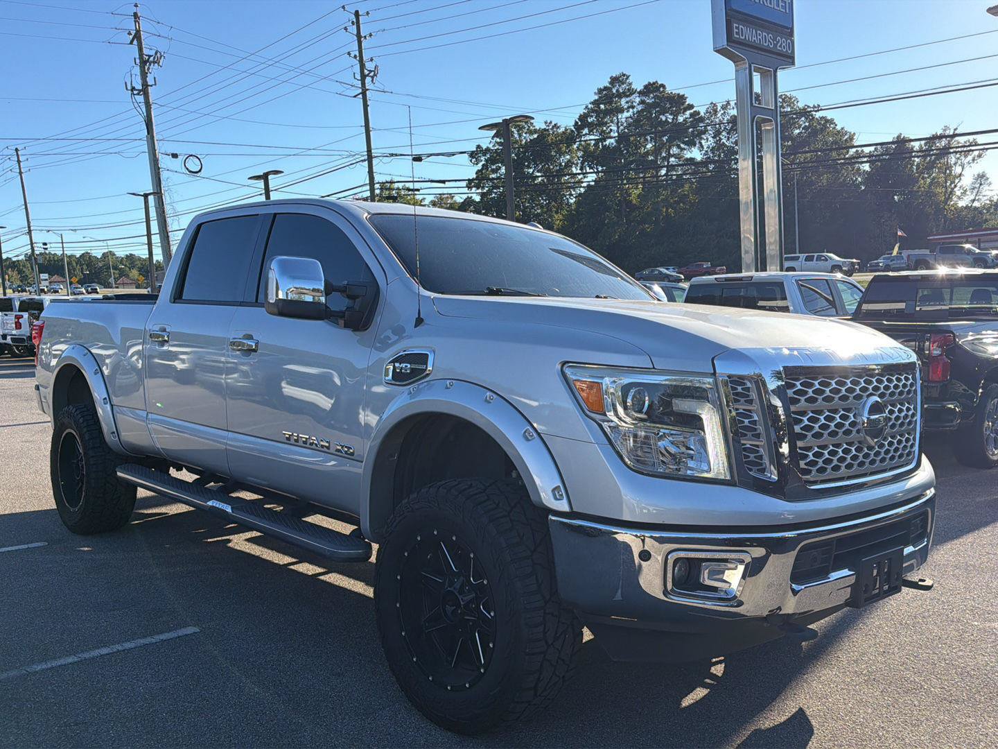 Used 2017 Nissan Titan SL AWD/4WD image 4