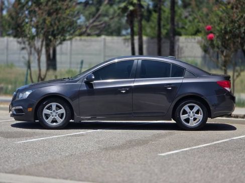 Used 2016 Chevrolet Cruze LT w/ Technology Package FWD image 18