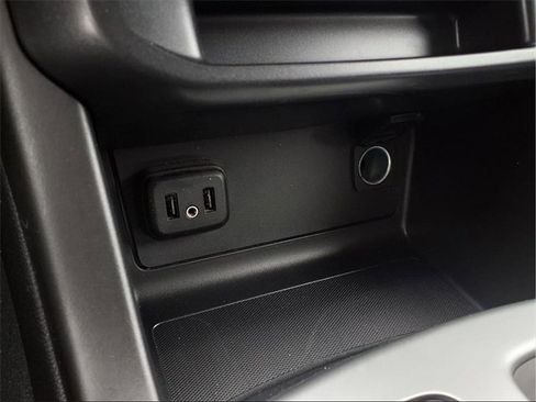 Used 2022 Chevrolet Colorado LT w/ LT Convenience Package image 10