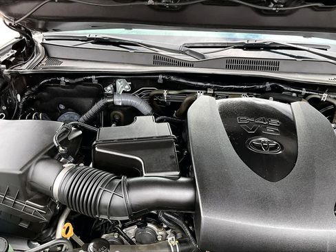 Used 2017 Toyota Tacoma TRD Off-Road w/ Tow Package RWD image 32