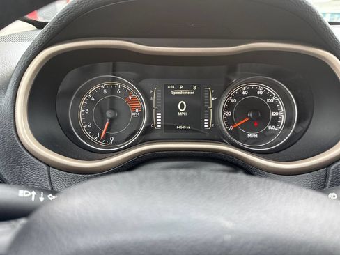 Used 2017 Jeep Cherokee Latitude AWD/4WD image 22