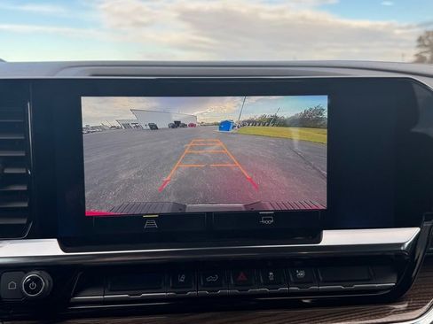 Used 2024 Chevrolet Silverado 2500 LT w/ Convenience Package image 31