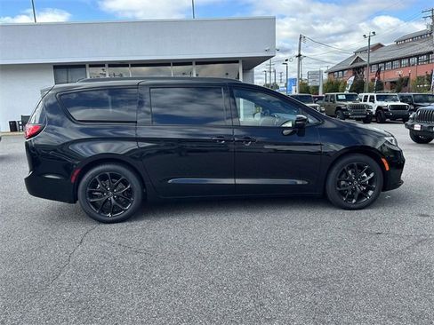 New 2026 Chrysler Pacifica Limited w/ S Appearance Package image 35