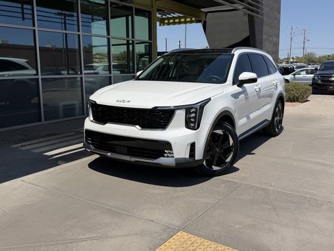 Used 2025 Kia Sorento EX FWD image 2
