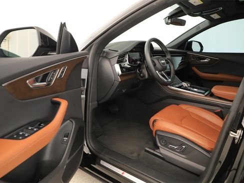 Used 2025 Audi Q8 Prestige w/ Prestige Package image 14