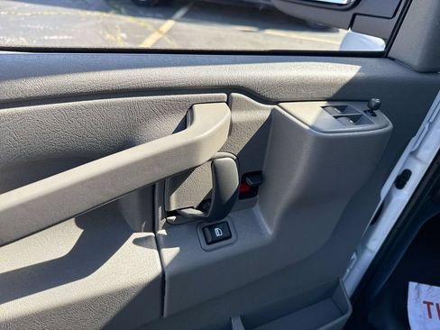 Used 2025 GMC Savana 2500 RWD image 23