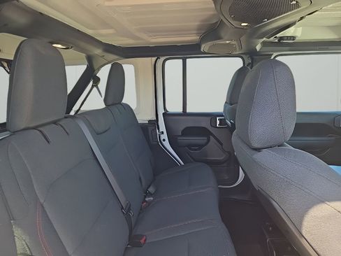 Used 2026 Jeep Wrangler Unlimited Rubicon AWD/4WD image 16