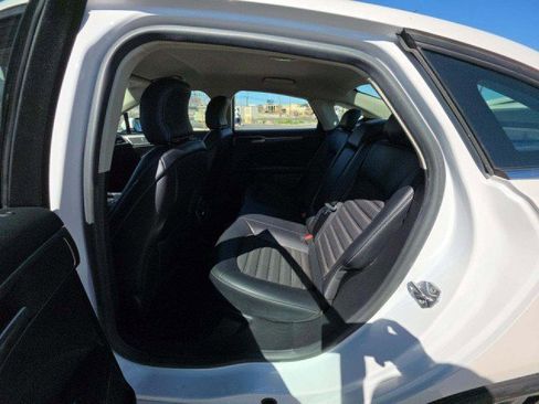 Used 2017 Ford Fusion SE w/ Equipment Group 201A image 6